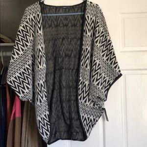 Tart black and white jacquard Kimono